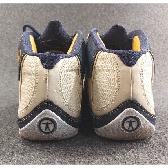 Vintage Converse Dwayne Wade 2.0 Mid Rare Marquette Colorway Size 8.5 main image 4
